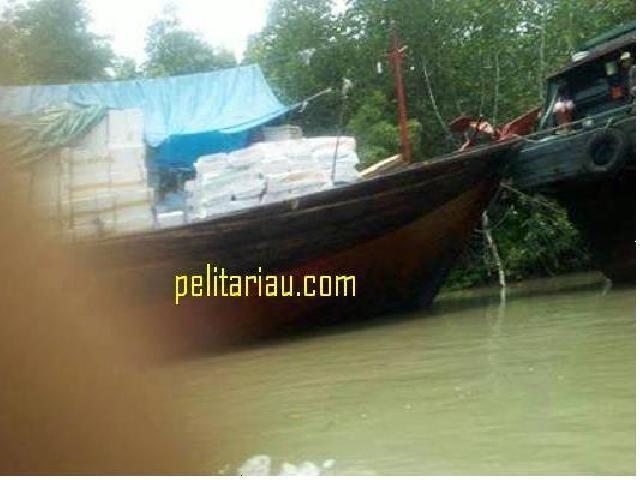 Polisi Pantau Aktifitas Kapal di Pelabuhan Sungaibaru