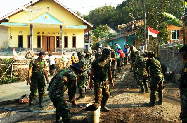 Kegiatan TMMD Bersama Warga, TNI Kebut Pekerjaan Pengecoran Jalan 