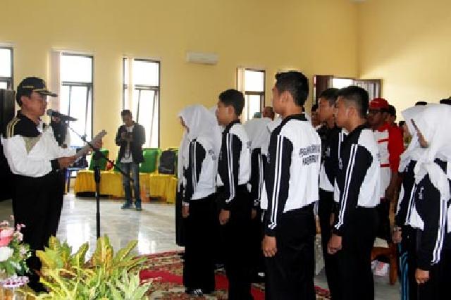 Bupati Wardan Kukuhkan Forum Anak Indragiri Hilir Periode 2013-2015