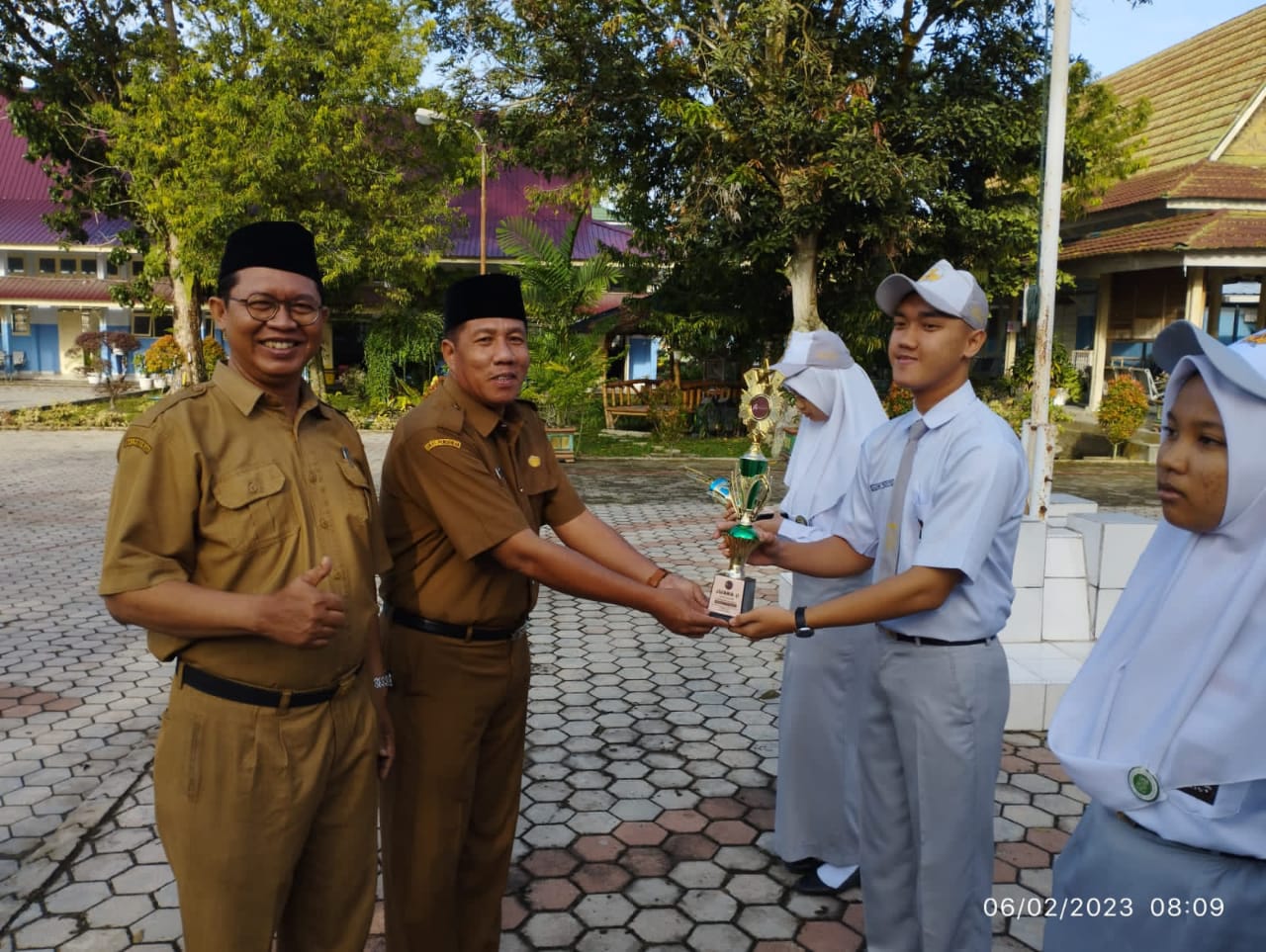 Siswa SMA Negeri Plus Provinsi Riau kembali menorehkan prestasi gemilang