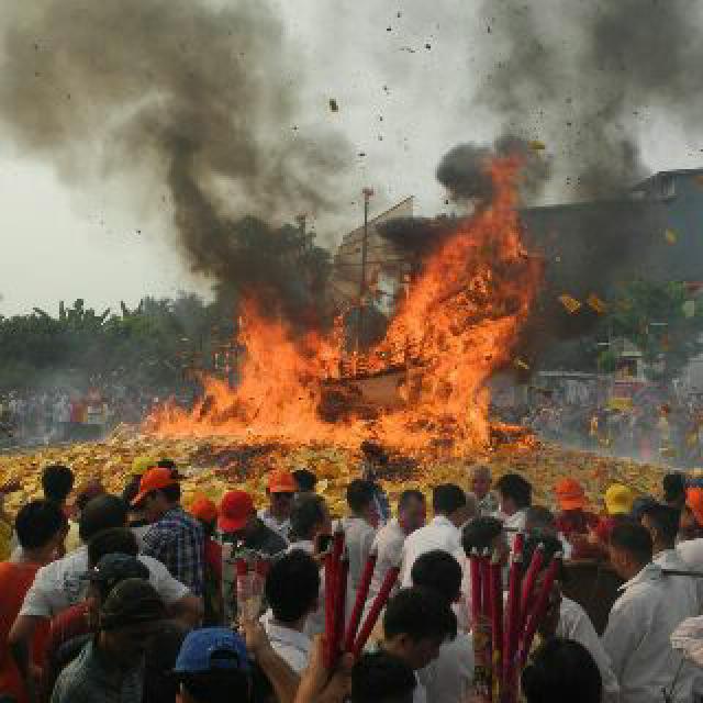 Ritual Bakar Tongkang: Tiang Tongkang Tumbang Kelaut