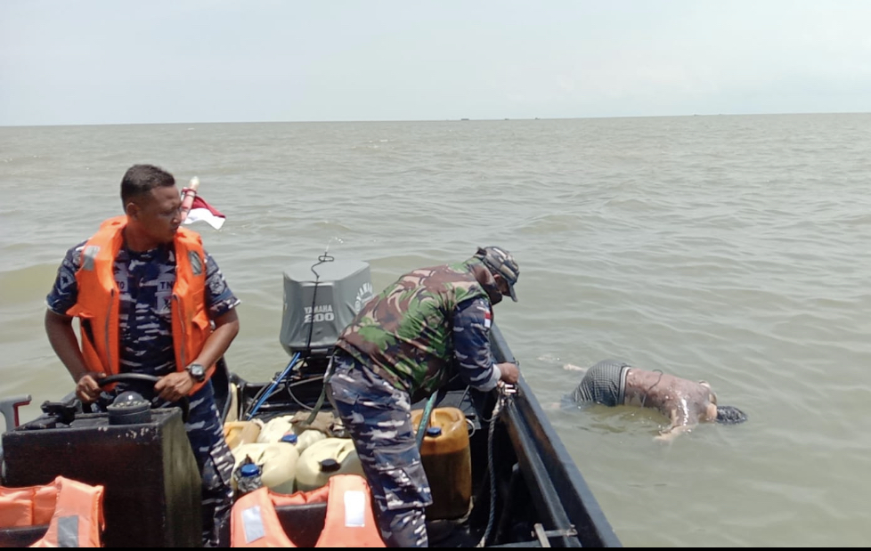 TNI-AL Berhasil Menemukan Mayat Laki-laki di Tanjung Sekudi