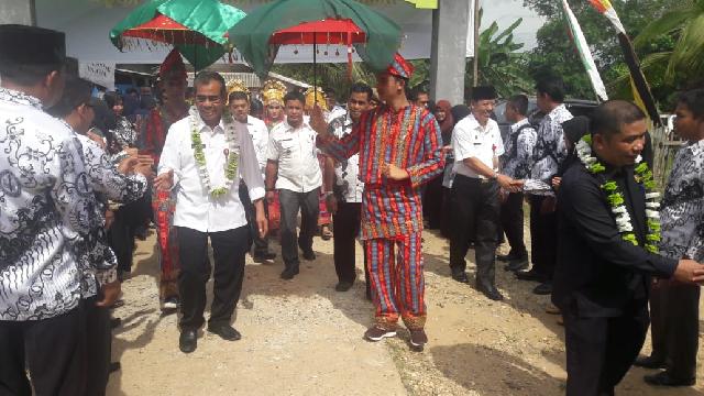 Hari Pertama Kerja 2019, Bupati Kuansing Kunjungi Tenaga Pendidik di Kecamatan Pucuk Rantau