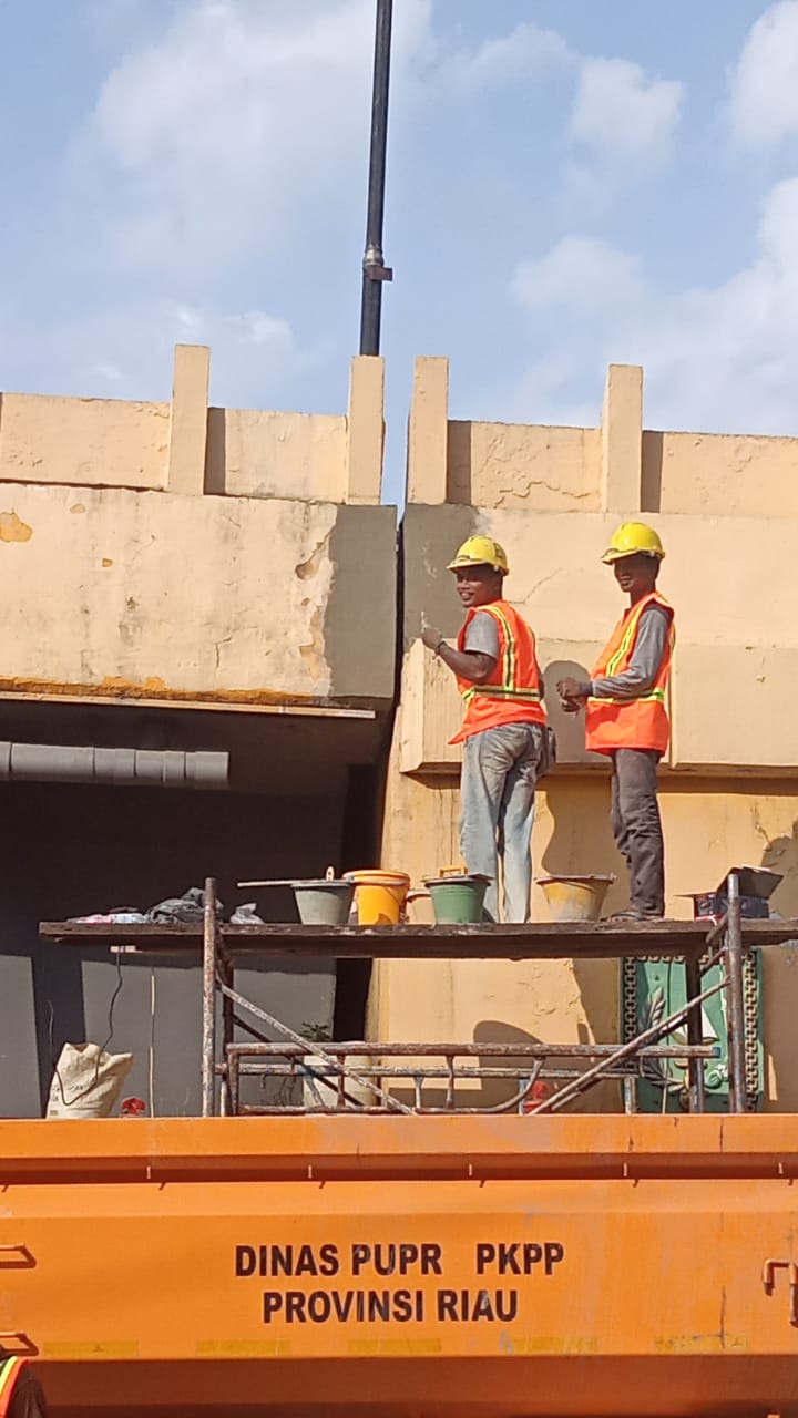 Retakan Plasteran Bekas Relief Fly Over Sudirman Imam Munandar Pekanbaru Sudah dirapikan