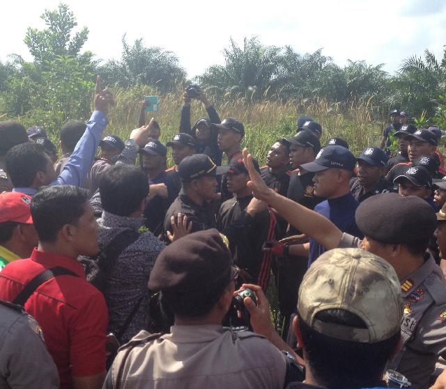Eksekusi Tanah Milik Eks Pegawai Kanwil Depkes Riau Ricuh