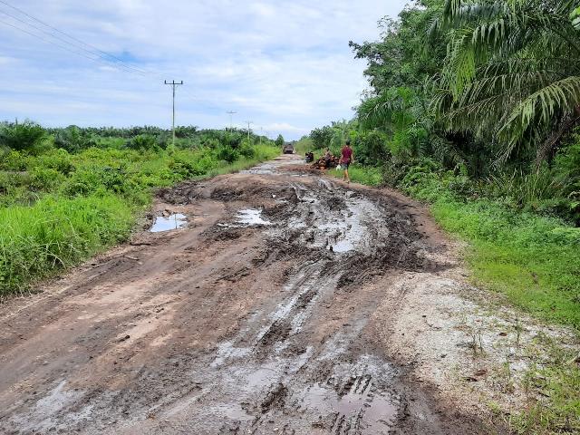 GTW Masuk Desa di Bengkalis, Jalan Rusak Menuju Muara Dua Seperti