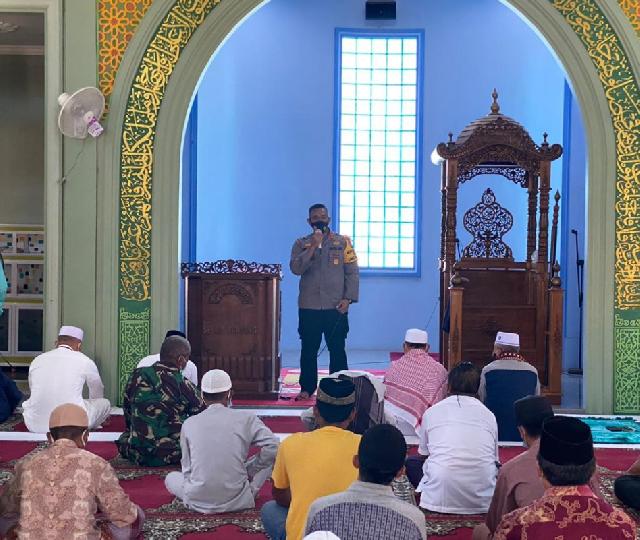 Kapolres Meranti Jum'at Keliling di Masjid Al-falah Pererat Silaturahmi dan Jaga Kamtibmas Kondusif