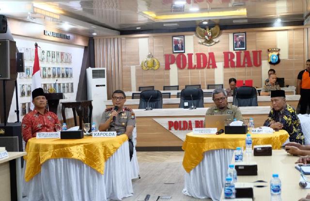 Kapolda Riau Irjen Pol Agung Setya Imam Efendi Diskusikan Prediksi Karhutla 2020