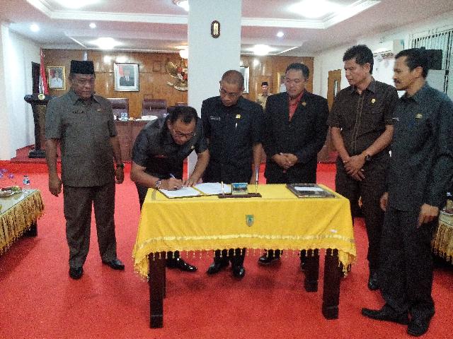 Nota Kesepakatan KUA dan PPAS APBD 2017 Kabupaten Rohil Ditandatangani