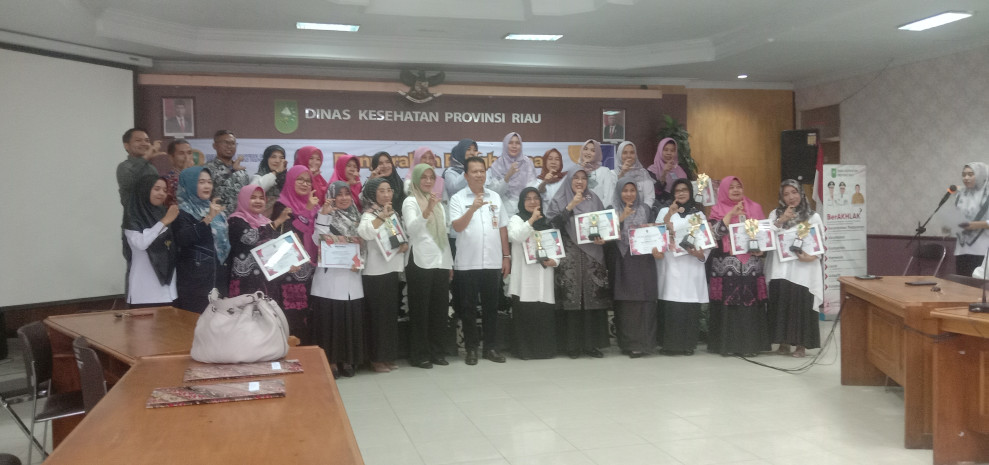 Kadiskes Riau Berikan Penghargaan Kepada,19 Sekolah Sederajat Tingkat TK SD dan SMP Wilayah kota Pekanbaru