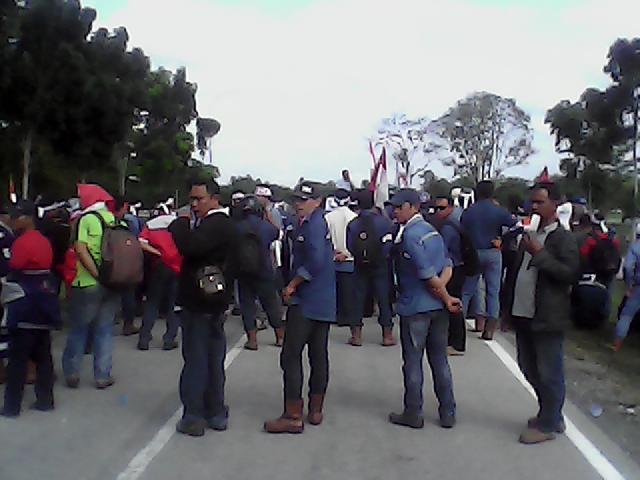 Ratusan Buruh PT BSP, Demo Didepan Kantor Bupati Siak