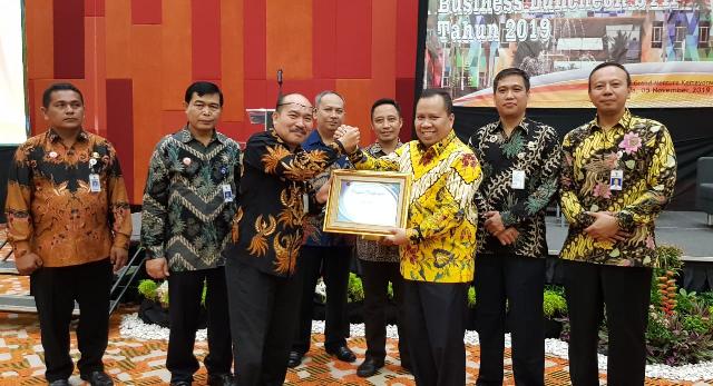 Bupati Irwan Terima Penghargaan Dari STIP Jakarta Dukung Pelaksanaan Diklat BST di Meranti