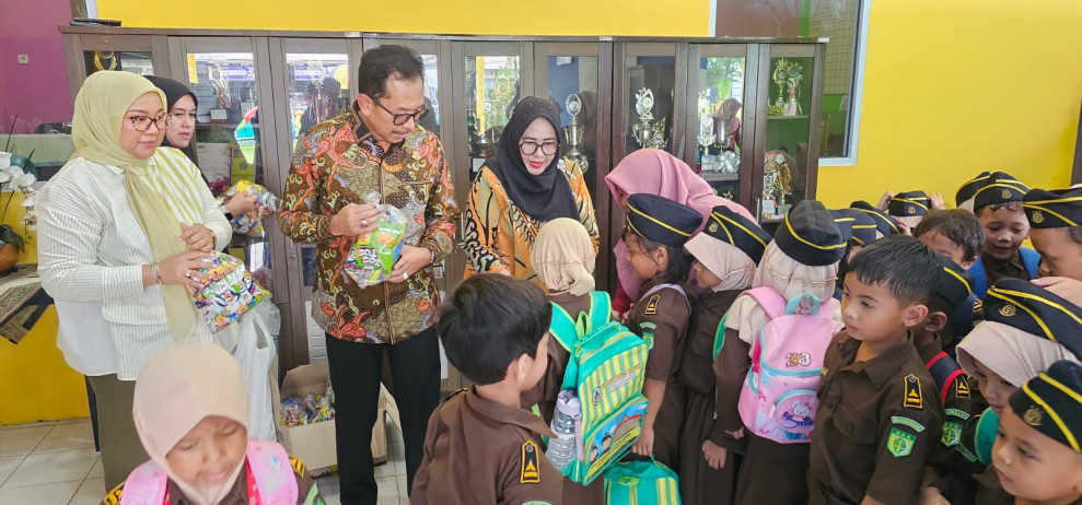 Kejati Riau Bersama Ketua IAD Wilayah, Lakukan Kunjungan Ke TK Adhyaksa XXVIII Pekanbaru