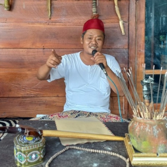 Persatuan Dukun di Banyuwangi Gelar Ritual Demi Indonesia Juara AFF