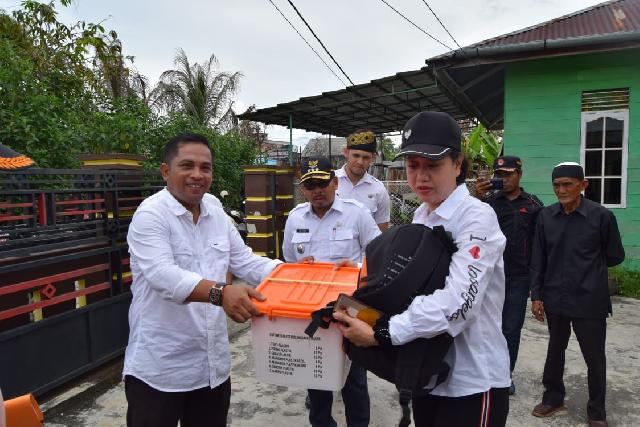 Anggota Komisi II DPRD Meranti Hadiri Penyerahan Bantuan Logistik Kepada Korban Kebakaran