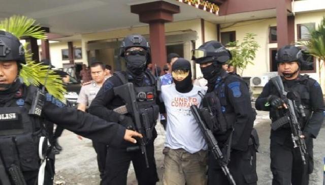 Dua Terduga Teroris Rencanakan Pengeboman Gedung DPR, Mabes Polri dan Stasiun TV  