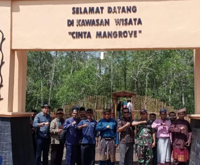 Sekda Meranti Yulian Norwis Resmikan Wisata Mangrove di Desa Anak Setatah Rangsang Barat
