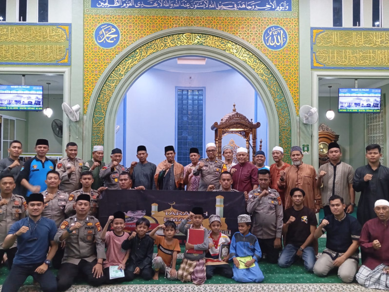 Ops Tertib Ramadan 2024 Polres Meranti Menyatu di Tengah Warga Mengikuti Sholat Taraweh Berjamaah